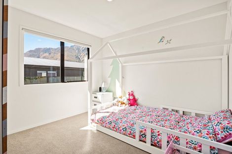 Photo of property in 19 Maize Street, Jacks Point, Queenstown, 9371
