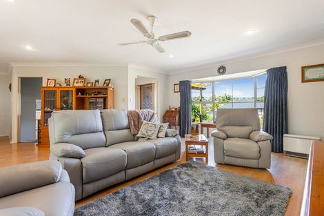 Photo of property in 29 Hercules Drive, Henderson, Auckland, 0612
