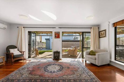 Photo of property in 988 Papamoa Beach Road, Papamoa Beach, Papamoa, 3118