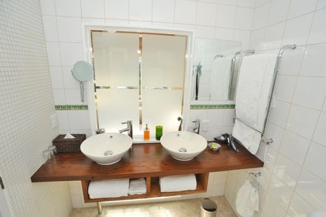 Photo of property in 19-21 Leicester Street, Picton, 7220