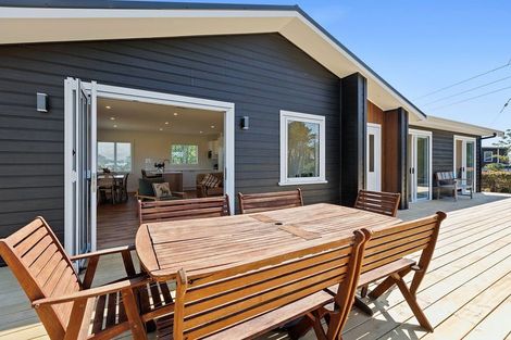 Photo of property in 43 Donnelly Street, Oakura, 4314