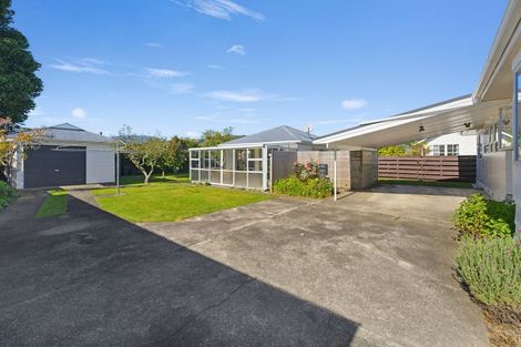Photo of property in 12 Nimmo Avenue West, Waikanae, 5036