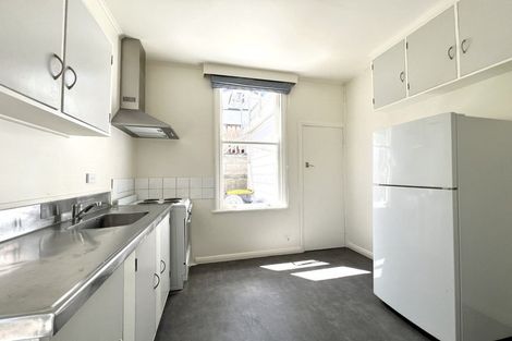 Photo of property in 98a Northland Road, Northland, Wellington, 6012