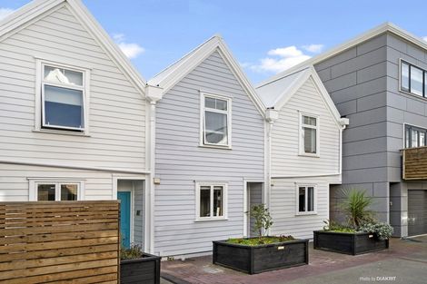 Photo of property in Victoria Villas, 42/35u Pirie Street, Mount Victoria, Wellington, 6011