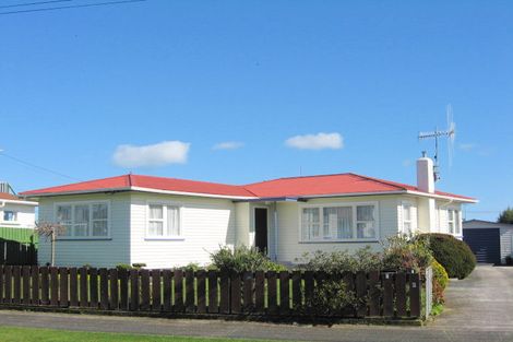 Photo of property in 9 Freyberg Street, Levin, 5510