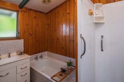 Photo of property in 117 Newlands Road, Newlands, Wellington, 6037