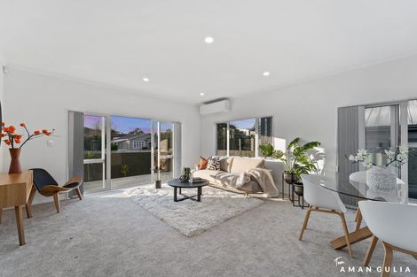 Photo of property in 208a Henderson Valley Road, Henderson, Auckland, 0612