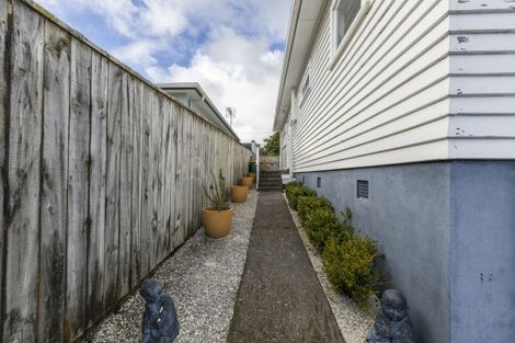Photo of property in 15 Tarahua Road, Vogeltown, New Plymouth, 4310