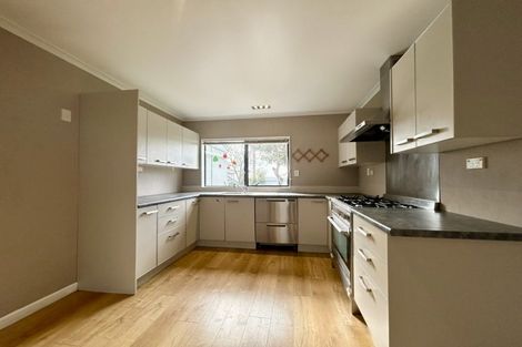 Photo of property in 1/136 Sunset Road, Unsworth Heights, Auckland, 0632