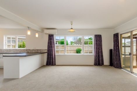 Photo of property in 15 Rewarewa Crescent, Waikanae, 5036