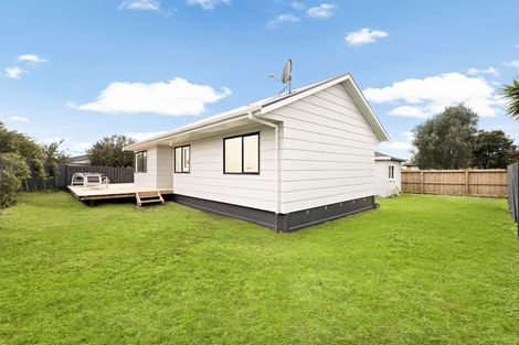 Photo of property in 2/7 Rewarewa Road, Te Atatu Peninsula, Auckland, 0610