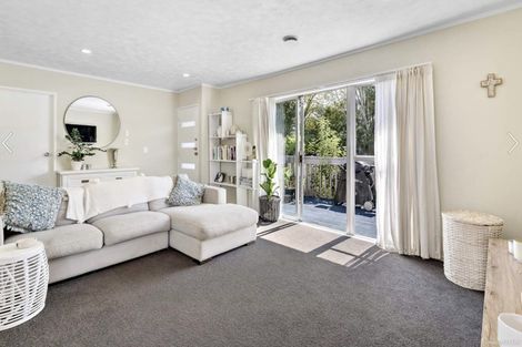 Photo of property in 5 Scarlet Drive, Ranui, Auckland, 0612