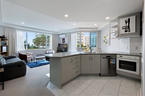 Photo of property in 10/12 Maunganui Road, Mount Maunganui, 3116