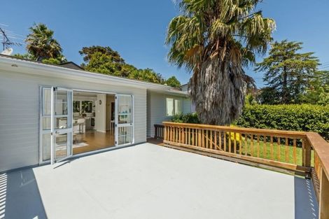 Photo of property in 17 Coroglen Avenue, Birkenhead, Auckland, 0626