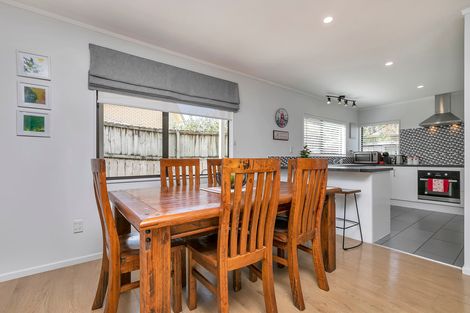 Photo of property in 38 Sailfish Drive, West Harbour, Auckland, 0618