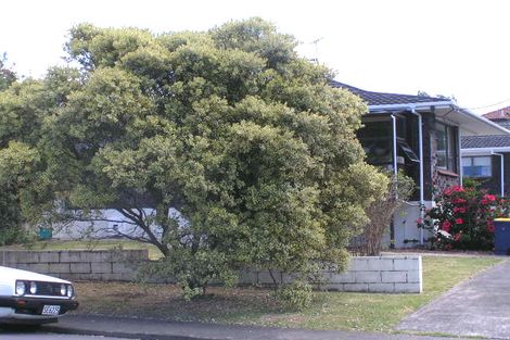 Photo of property in 1/12 Kauri Glen Road, Northcote, Auckland, 0627