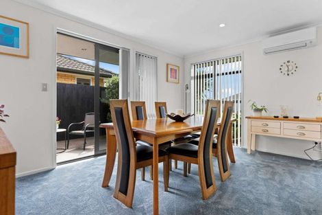 Photo of property in 28 Seabreeze Place, Papamoa Beach, Papamoa, 3118
