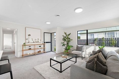 Photo of property in 2/7 Rewarewa Road, Te Atatu Peninsula, Auckland, 0610