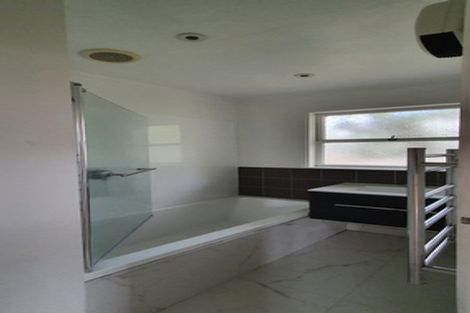 Photo of property in 19 Spence Road, Henderson, Auckland, 0612