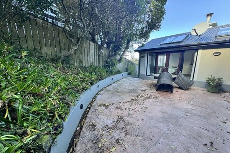 Photo of property in 9a Wadestown Road, Wadestown, Wellington, 6012
