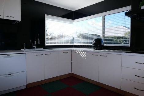 Photo of property in 69 Guildford Drive, Paraparaumu, 5032