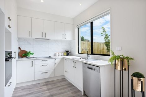 Photo of property in 3/60 Kelman Road, Kelston, Auckland, 0602