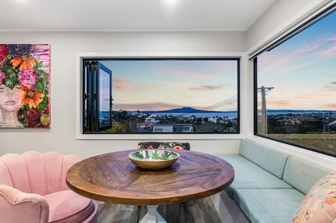 Photo of property in 2/33 Parr Terrace, Castor Bay, Auckland, 0620