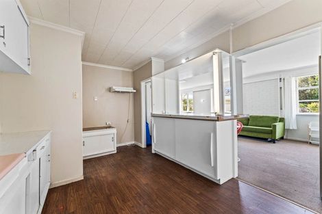 Photo of property in 37 Queen Mary Avenue, New Lynn, Auckland, 0600