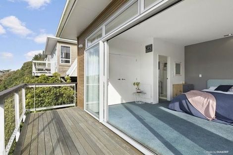 Photo of property in 73 Tiketike Way, Brooklyn, Wellington, 6021