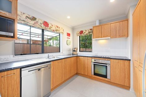 Photo of property in 15 Graven Court, Henderson, Auckland, 0612