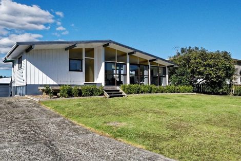 Photo of property in 15 Bodi Place, Te Atatu South, Auckland, 0610