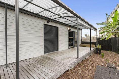 Photo of property in 12 Gloria Avenue, Te Atatu Peninsula, Auckland, 0610