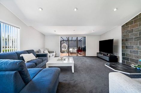 Photo of property in 92 Harrington Road, Henderson, Auckland, 0610