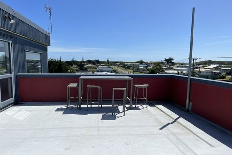 Photo of property in 32 Himatangi Street, Himatangi Beach, Foxton, 4891