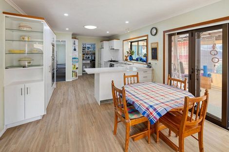 Photo of property in 251 Shakespeare Street, Leamington, Cambridge, 3432