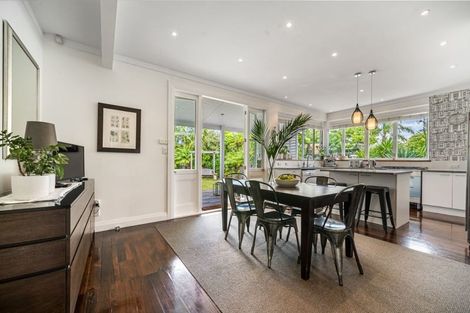 Photo of property in 15 Waterview Road, Stanley Point, Auckland, 0624