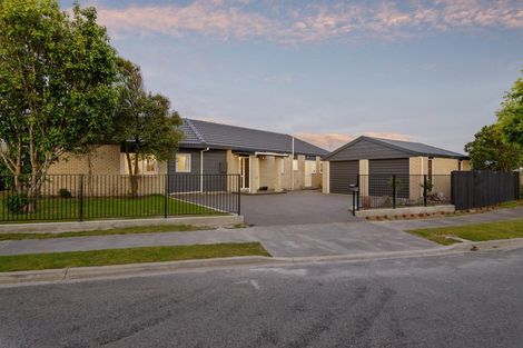 Photo of property in 32 Kirsten Place, Parklands, Christchurch, 8083