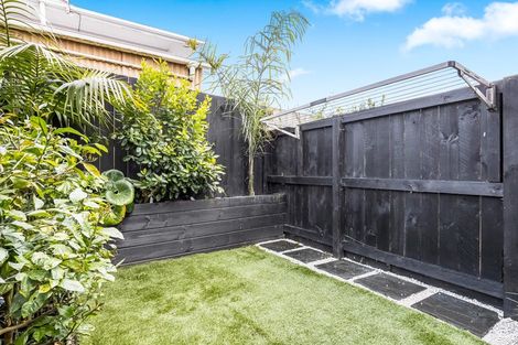 Photo of property in 14b Kelwyn Road, Kelston, Auckland, 0602
