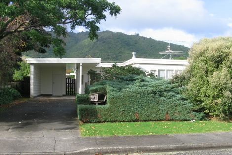 Photo of property in 3 Lesley Grove, Waikanae, 5036