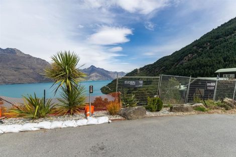 Photo of property in 38 Mackinnon Terrace, Sunshine Bay, Queenstown, 9300