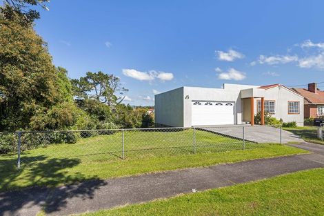 Photo of property in 12 Reid Road, New Lynn, Auckland, 0600
