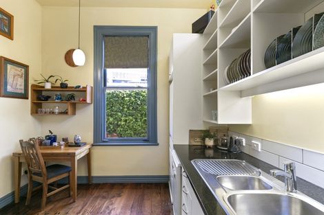 Photo of property in 115 Tasman Street, Mount Cook, Wellington, 6021