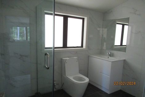 Photo of property in 5 Fernhaven Place, Massey, Auckland, 0614