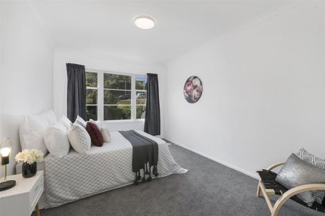 Photo of property in 36 Miles Crescent, Newlands, Wellington, 6037