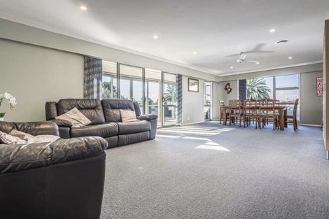 Photo of property in 184 Manly Street, Paraparaumu Beach, Paraparaumu, 5032