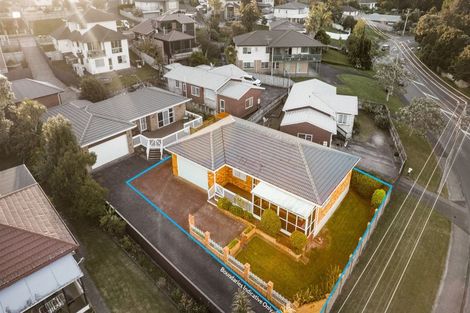 Photo of property in 2/86 Don Buck Road, Massey, Auckland, 0614