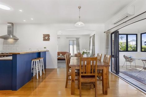 Photo of property in 8 Owen Place, Omokoroa, 3114