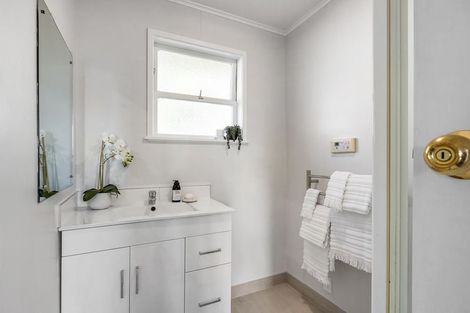 Photo of property in 71b Red Beach Road, Red Beach, 0932