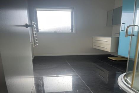 Photo of property in 2/33 Halberg Street, Glenfield, Auckland, 0629