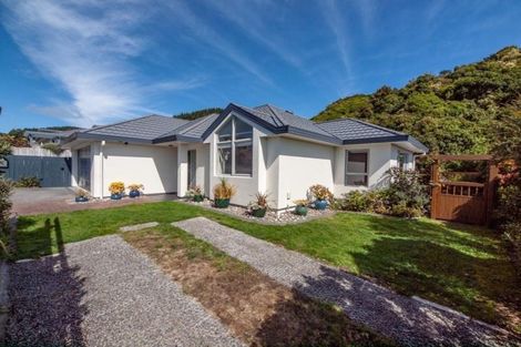 Photo of property in 212 Westchester Drive, Churton Park, Wellington, 6037